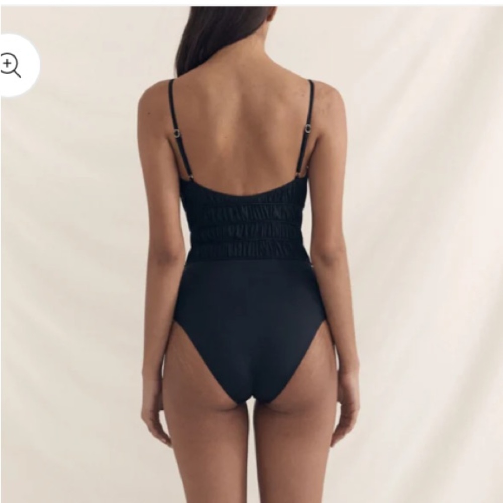 Peony one piece - Picture 2 of 4